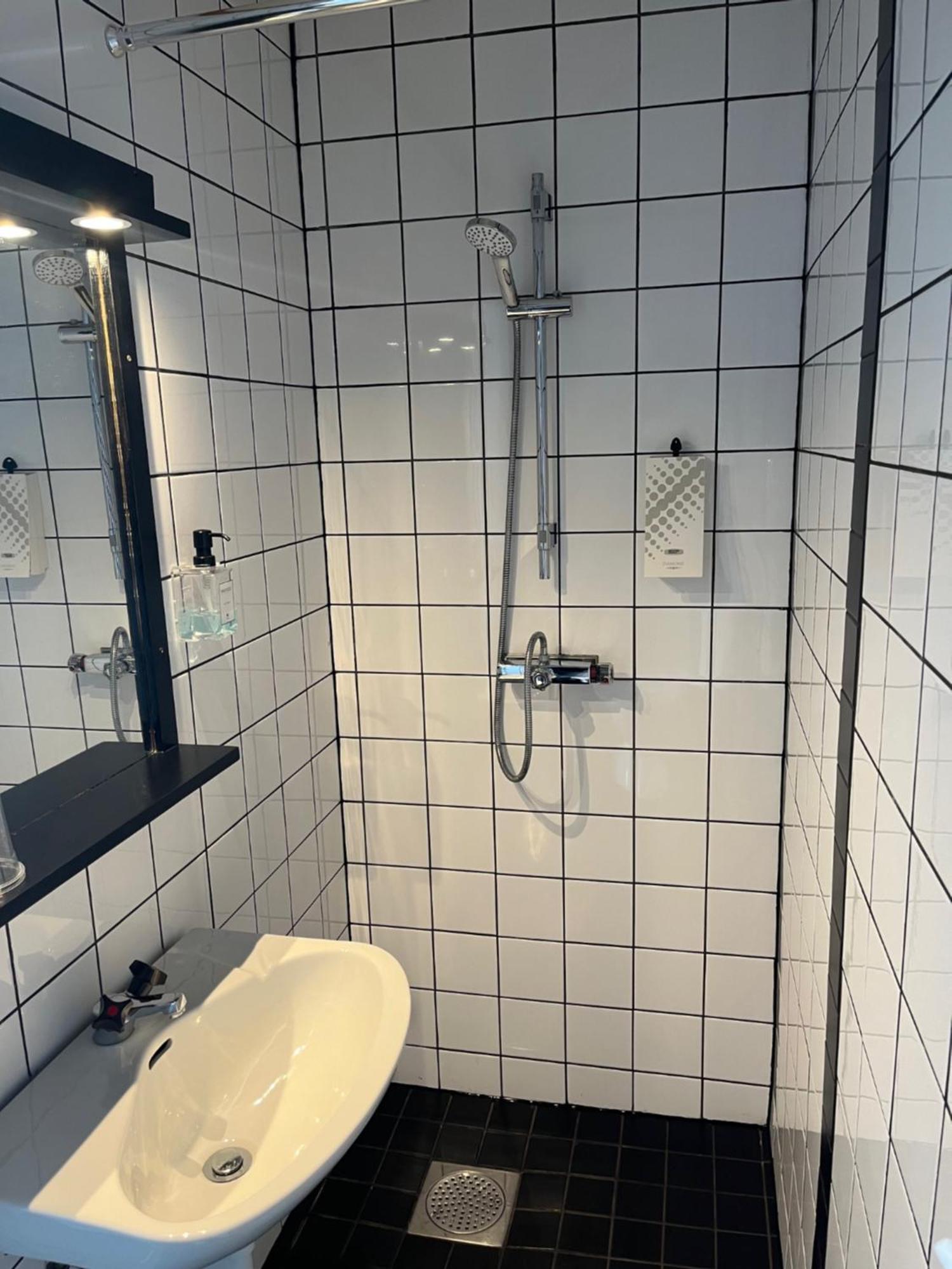 Hotell Fisketangen Kungshamn Exterior foto